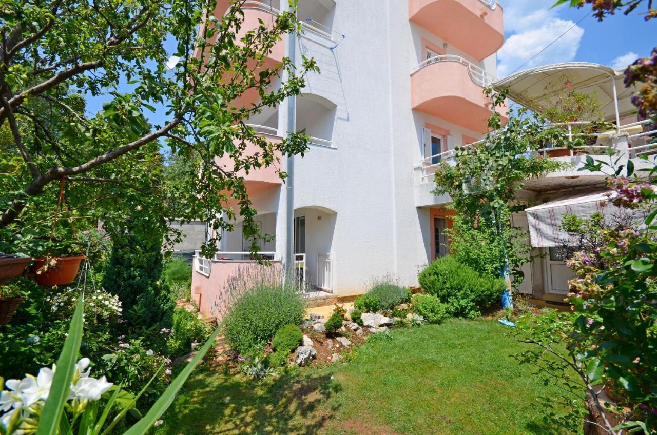 Apartments Snjezana Novi Vinodolski Exterior foto